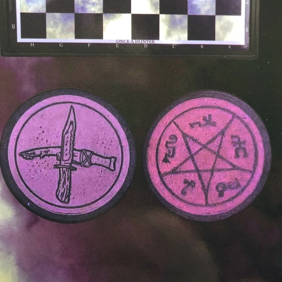 Culturefly Exc Supernatural TableTop Foldable Game Kit ( Checkers ) Winchester - Picture 8 of 12